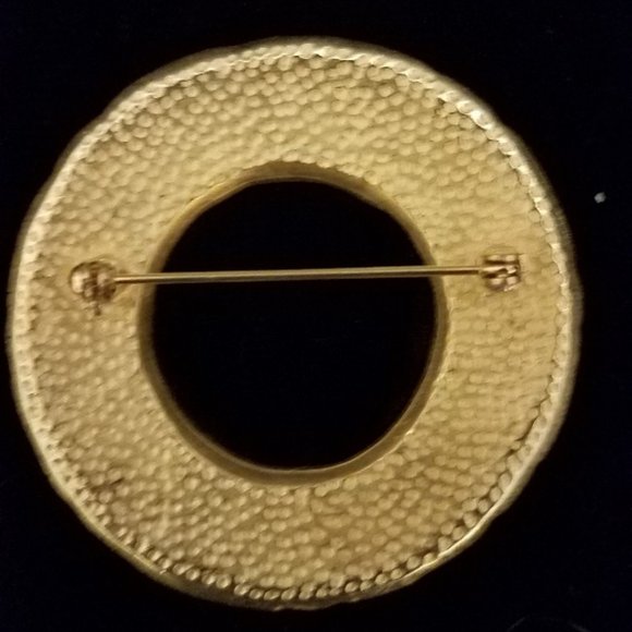 Vintage Circular Brooch with Abstract Design - Gold Tone Metal - Picture 2 of 4